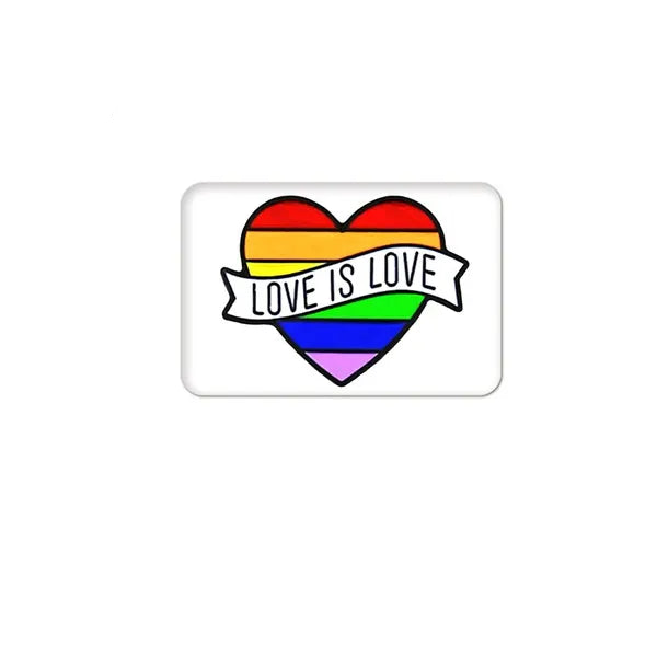 Ansteckbutton im love is love desigen, passend zu jder Pride