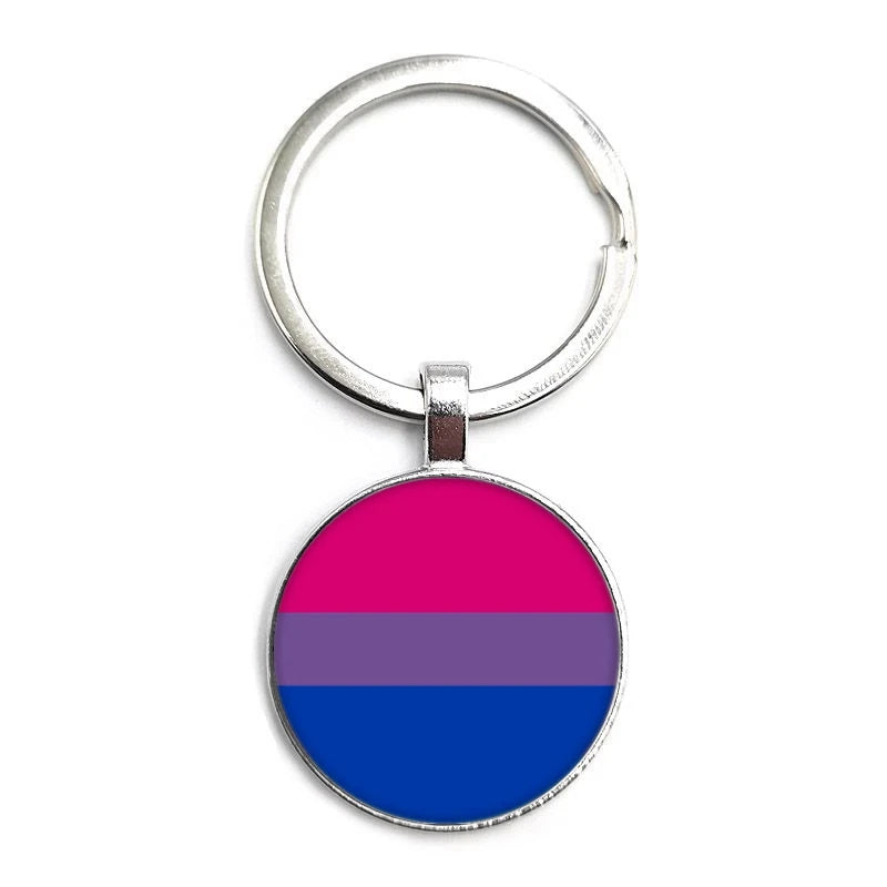 Runder Schlüsselanhänger mit Bisexuellen-Pride-Flagge. Ein stilvolles und langlebiges Accessoire, um Stolz und Unterstützung für die bisexuelle Community zu zeigen.