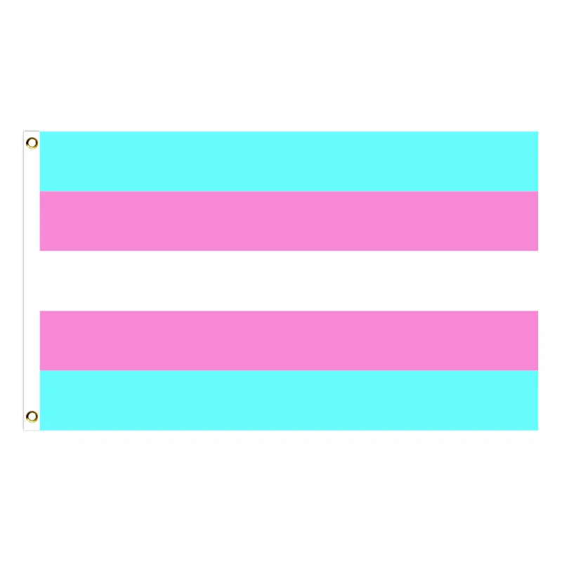 Das Bild zeigt die Transgender-Flagge in den Maßen 150 cm x 90 cm. Die Flagge besteht aus fuenf horizontalen Streifen: zwei hellblaue Streifen oben und unten, zwei rosafarbene Streifen direkt darueber und darunter, und ein weißer Streifen in der Mitte. Diese Farbwahl repraesentiert die traditionelle Zuordnung von Rosa für Maedchen und Blau für Jungen, waehrend Weiß in der Mitte für diejenigen steht, die nicht-binaer, genderqueer oder in einer Geschlechtsuebergangsphase sind.