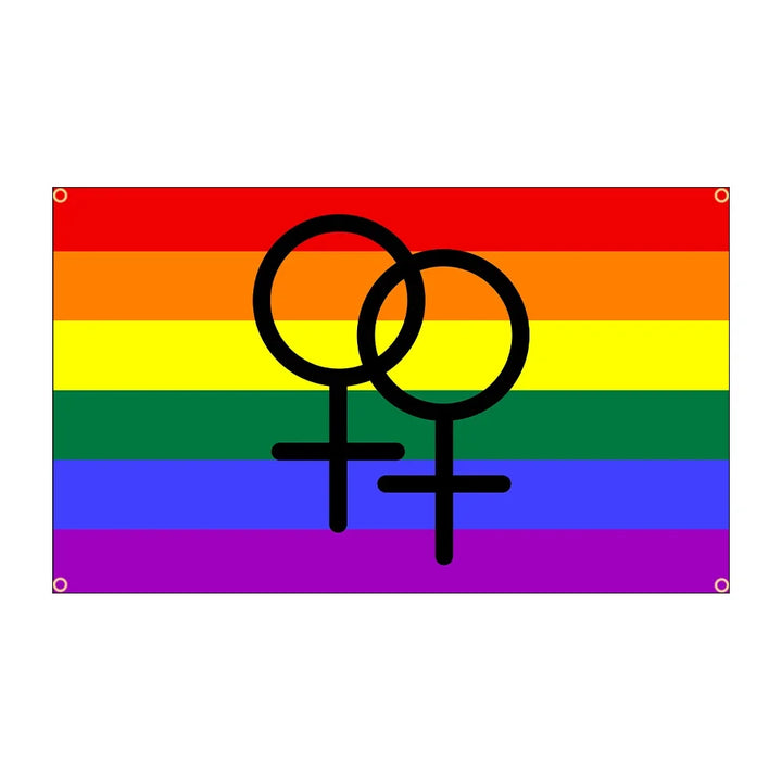 Die Flagge zeigt Regenbogenstreifen für Vielfalt und Akzeptanz. In der Mitte befindet sich das lesbische Symbol: zwei verschlungene Venus-Zeichen in Weiß. Ein starkes Symbol fuer Stolz und Zusammengehoerigkeit.
