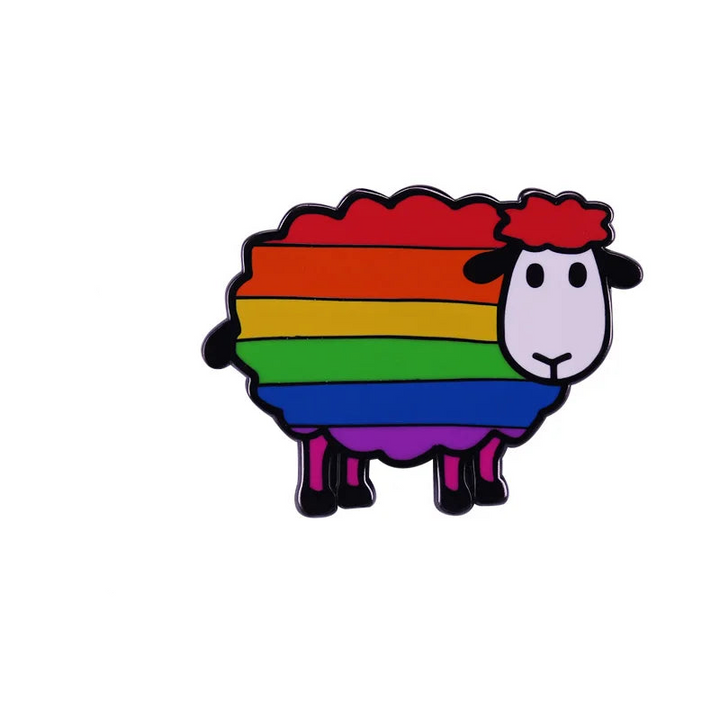 Bunter Pin eines Schafs im Regenbogen-Design. Ein charmantes und humorvolles Symbol für LGBTQ+ Stolz und Individualität.